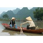 sampan boat ride to Tam Coc