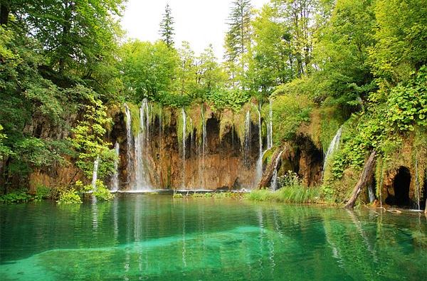 Day tours from Zagreb to Plitvice Lakes